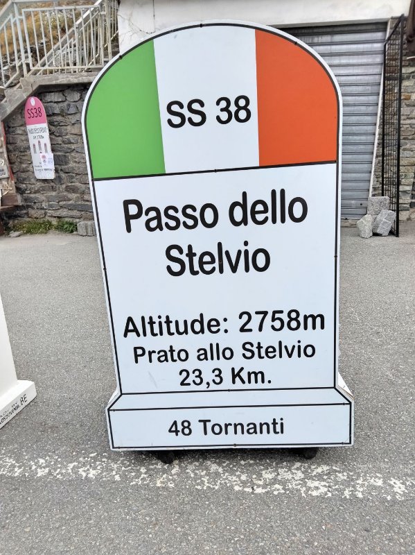 Stelvio Pass 2.jpg