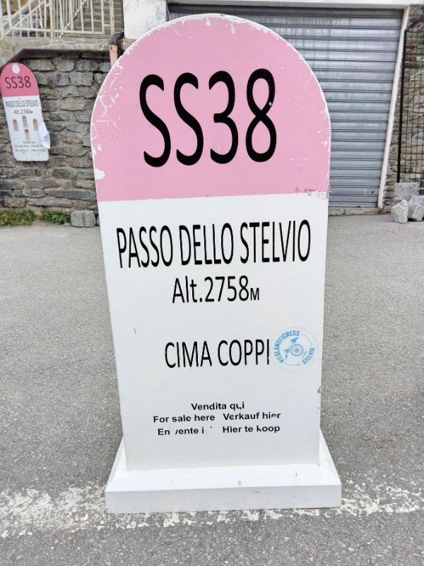Stelvio Pass 3.jpg