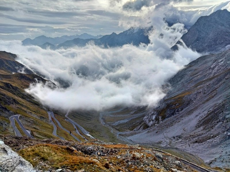 Stelvio Hairpin 1.jpg