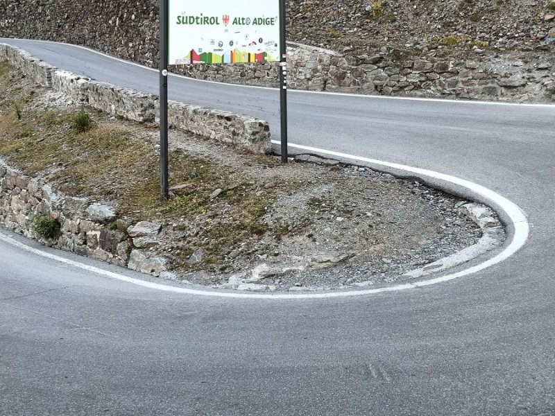 Stelvio Hairpin 3.jpg