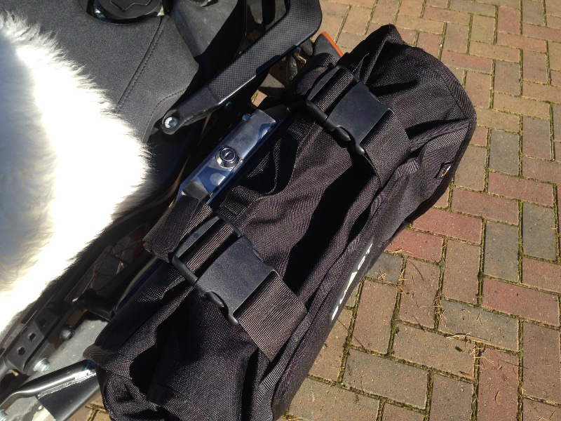 Pannier locked to frame